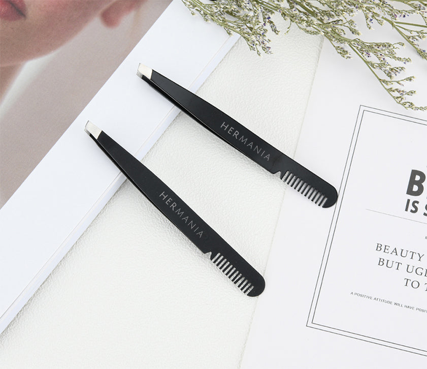 DUAL-END EYEBROW TWEEZERS WITH COMB