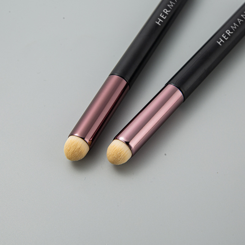 LIPSTICK SMUDGE BRUSH