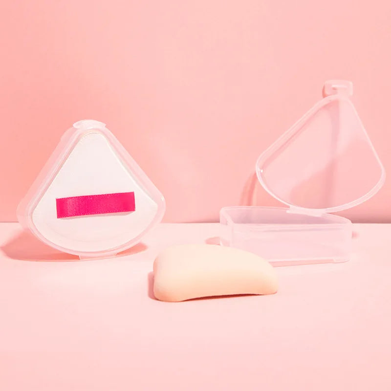 TRIANGLE MAKEUP SPONGE WITH PROTECTIVE CASE