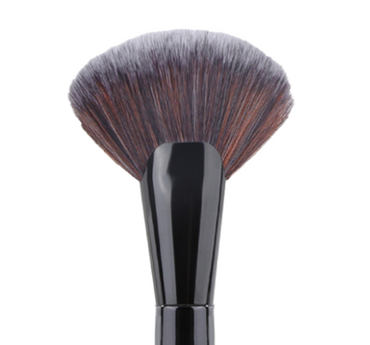 HIGHLIGHTER LARGE FAN BRUSH - F35