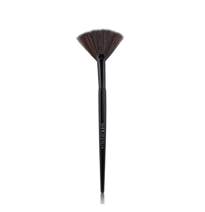 HIGHLIGHTER SMALL FAN BRUSH - F40