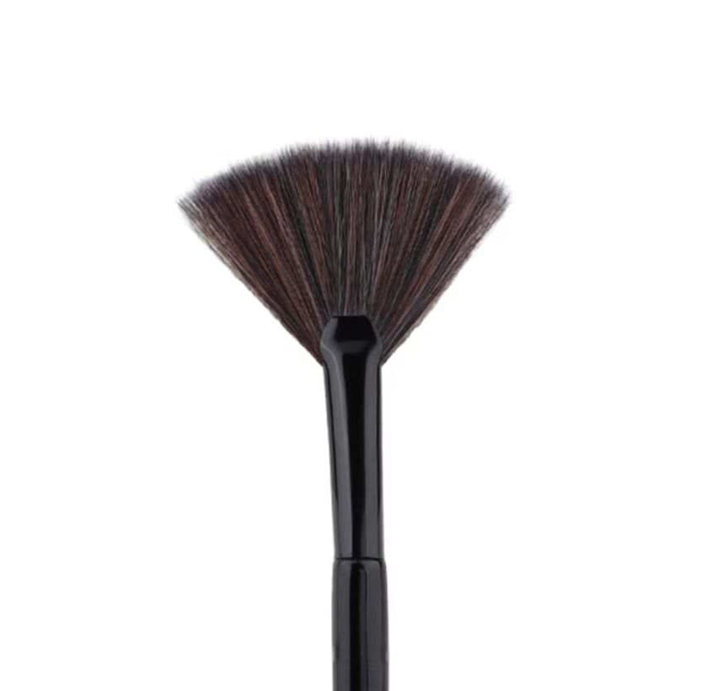 HIGHLIGHTER SMALL FAN BRUSH - F40